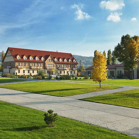 Malvazia Hotell Prievaly Exteriör bild