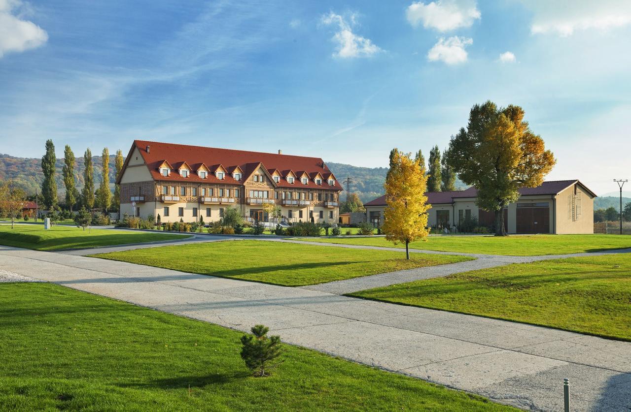 Malvazia Hotell Prievaly Exteriör bild