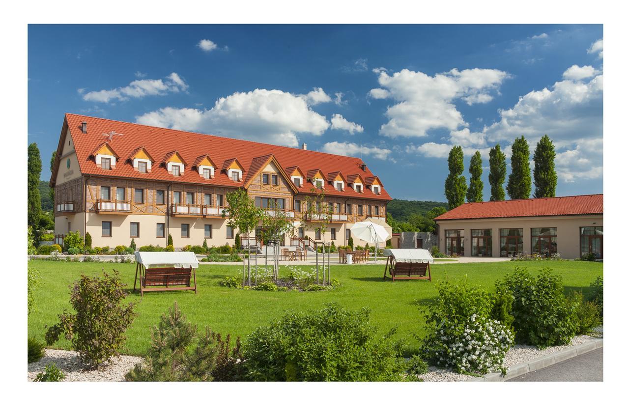 Malvazia Hotell Prievaly Exteriör bild